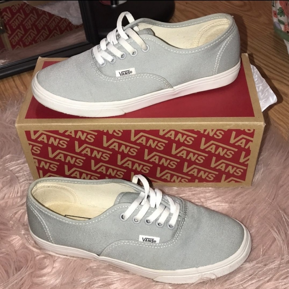 EUC VANS AUTHENTIC LOWPRO BARELY WORN 4.5/6